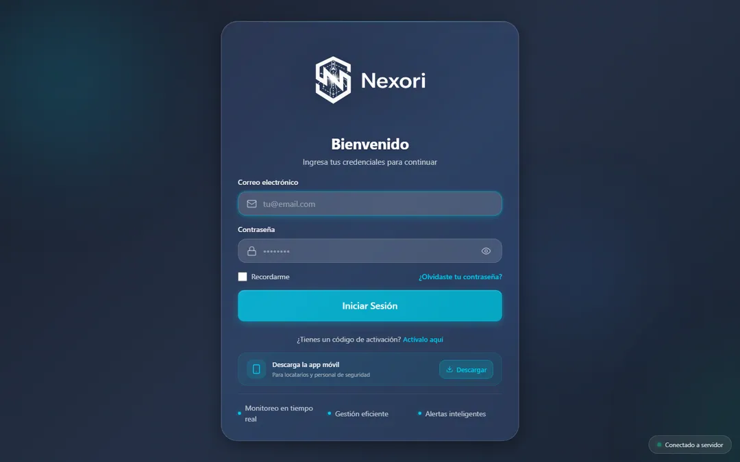 Pantalla de acceso de Nexori con bienvenida, formulario y descarga de la app móvil